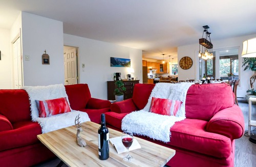Brebeuf Ski Chalet | Chalet Bord de Rivière Tranquille & Privé Spa Billard Quai a 20 min de Tremblant