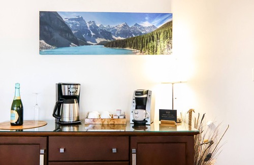Brebeuf Ski Chalet | Chalet Bord de Rivière Tranquille & Privé Spa Billard Quai a 20 min de Tremblant