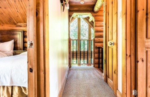 Labelle Ski Chalet | Chalet Boreal - 5 Bedrooms with Lake Access, Hot Tub and Pool Table
