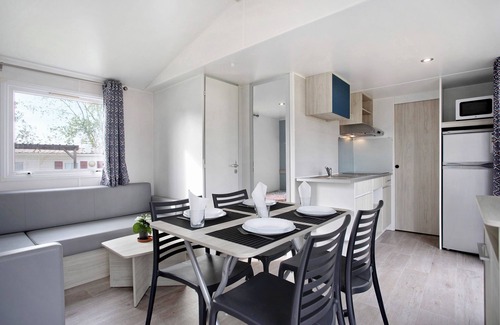 Burinhosa Ski Chalet | Chalet 'Bungalow T2 I - 15 Min From Nazaré' with Shared Pool, Private Terrace and Air Conditioning