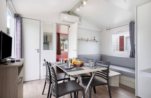 Burinhosa Ski Chalet | Chalet 'Bungalow T2 I V- 15 Min From Nazaré' with Shared Pool, Private Terrace and Air Conditioning