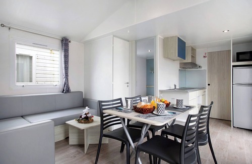 Burinhosa Ski Chalet | Chalet 'Bungalow T2 I V- 15 Min From Nazaré' with Shared Pool, Private Terrace and Air Conditioning