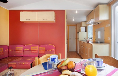 Burinhosa Ski Chalet | Chalet 'Bungalow T2 V - 15 Min From Nazaré' with Shared Pool, Private Terrace and Air Conditioning