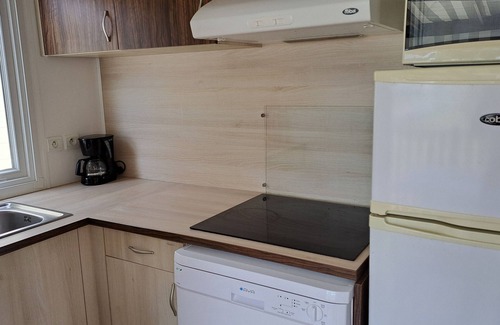 Burinhosa Ski Chalet | Chalet 'Bungalow T3 V - 15 Min From Nazaré' with Shared Pool, Private Terrace and Air Conditioning