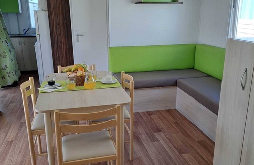 Burinhosa Ski Chalet | Chalet 'Bungalow T3 V - 15 Min From Nazaré' with Shared Pool, Private Terrace and Air Conditioning