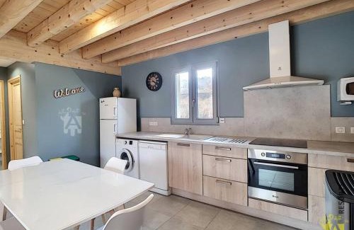 Besse-en-Chandesse Ski Chalet | Chalet Caranne