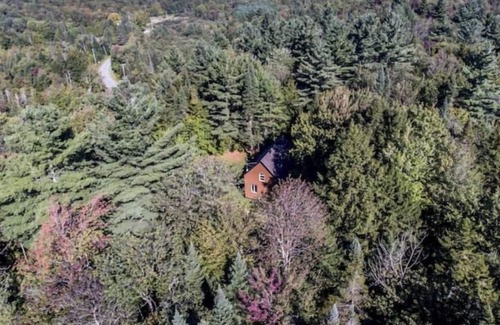 Saint-Etienne-De-Bolto House | Chalet 8 invités sur 22 acres