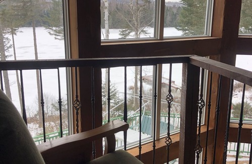 Saint Donat Cabin | Chalet Paisible au Bord du lac en Plein Coeur de la Nature sur un Domaine Boisé