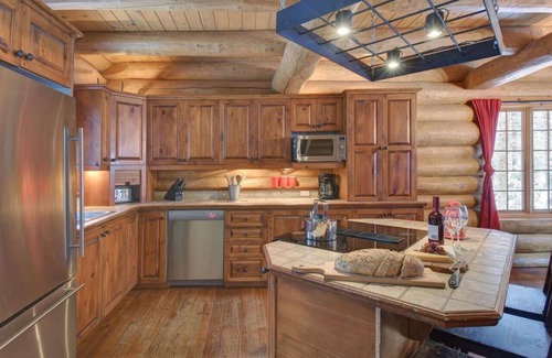 Saint-Faustin-Lac-Carre Ski Chalet | Chalet Le Solitude | 2 Bedrooms | Hot Tub | Nature