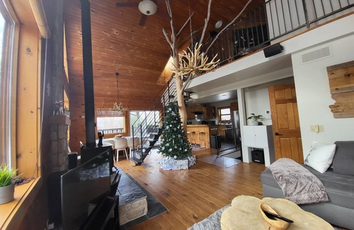 Sainte-Agathe-des-Monts Ski Chalet | Chalet Laperle with spa on mountain
