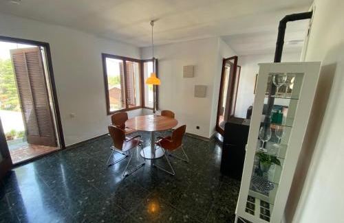 Tamarit House | Chalet cerca a la playa con jardín y barbacoa