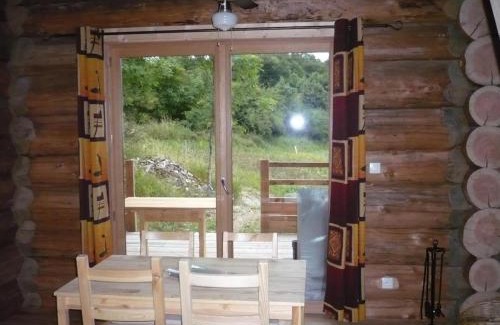 Saint-Martin-la-Sauvete House | Chalet chaleureux avec poêle à bois et internet à Saint-Martin-la-Sauveté - FR-1-496-184