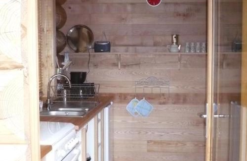 Saint-Martin-la-Sauvete House | Chalet chaleureux avec poêle à bois et internet à Saint-Martin-la-Sauveté - FR-1-496-184
