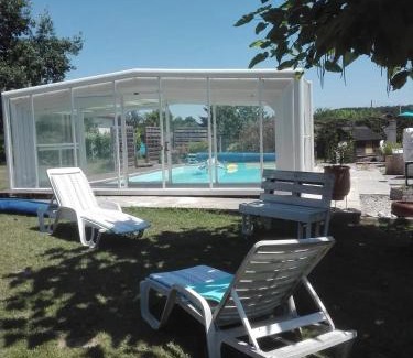 Eymet Ski Chalet | Chalet charmant avec piscine partagée à Eymet