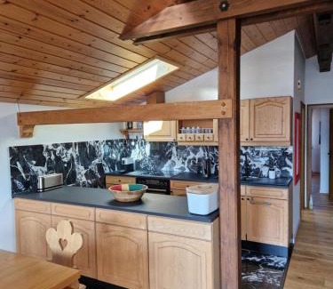 Uebersee Apartment | Chalet Chiemgau 90 qm 3 Zimmer Balkon
