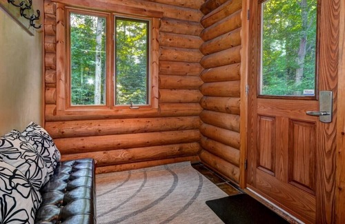 Labelle House | Chalet Chinook Tremblant - Lakefront log cottage with 5 bedrooms (Private Spa)