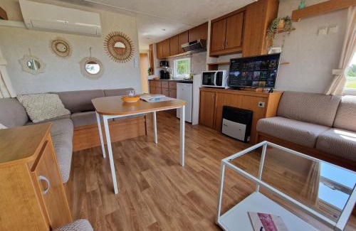 Julianadorp Ski Chalet | Chalet 'Como La Flor' Julianadorp Flowerfields Overview! 'Airconditioning'