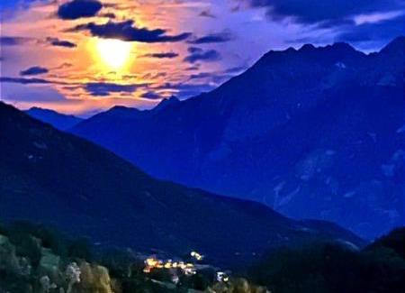 Sarre Apartment | CHALET con JACUZZI VISTA MONTAGNE