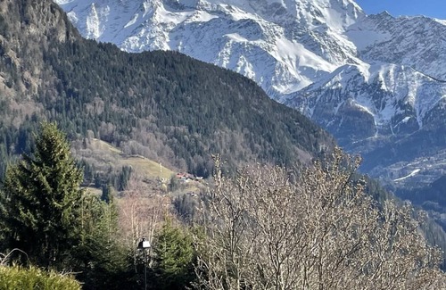 Servoz Ski Chalet | Chalet 'D'un Guide De Haute Montagne' with Private Garden and Wi-Fi