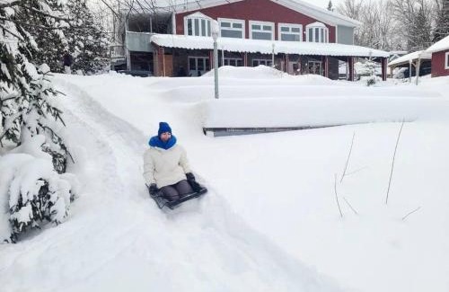 Saint Donat House | Chalet de l'Auberge: Lac avec Plage, SPA & Billard