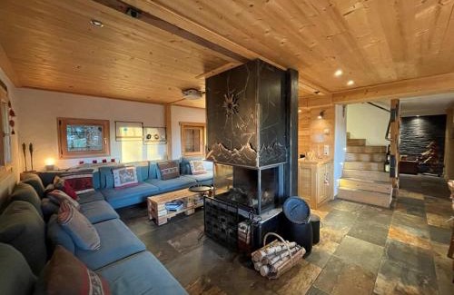 Crest-Voland Ski Chalet | Chalet de caractère pour 12 pers, 165m², 5 chambres, cheminée, hammam, babyfoot, proche des Saisies. - FR-1-733-76