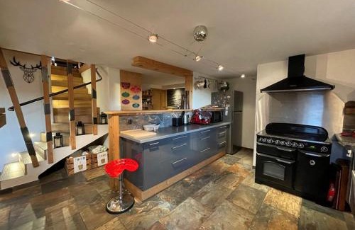 Crest-Voland Ski Chalet | Chalet de caractère pour 12 pers, 165m², 5 chambres, cheminée, hammam, babyfoot, proche des Saisies. - FR-1-733-76