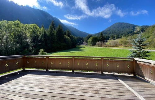 Bonnevaux Ski Chalet | Chalet de Charme au Milieu des Montagnes