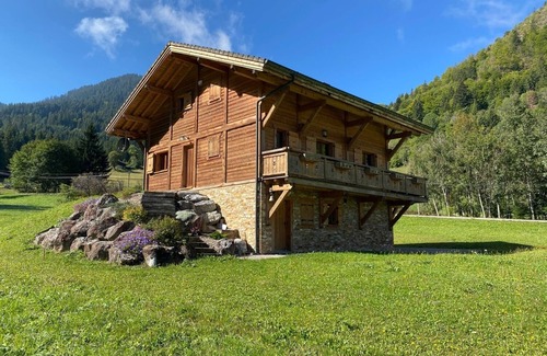 Bonnevaux Ski Chalet | Chalet de Charme au Milieu des Montagnes