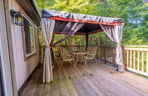 St-Adolphe-d'Howard House | Chalet des montagnes avec spa et lac