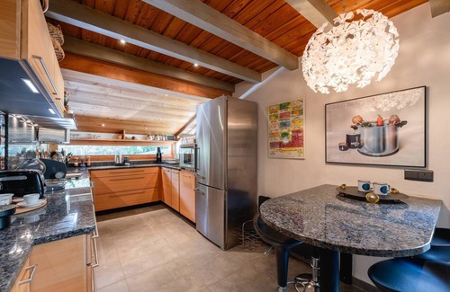 Les Praz-de-Chamonix Ski Chalet | Chalet Des Drus - view on the mountains