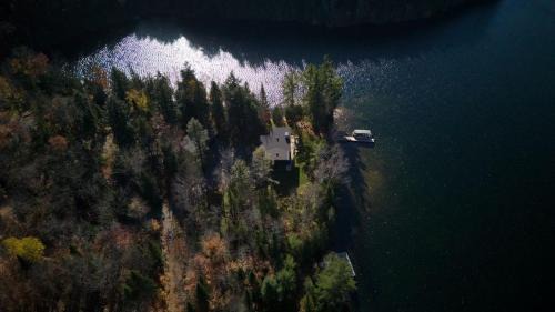 Mauricie Ski Chalet | Chalet du Barrage spa lac et ski