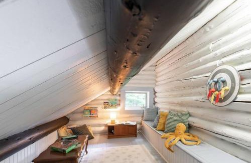 St-Adolphe-d'Howard Ski Chalet | Chalet du Village - Rustic charm, lake - beach access