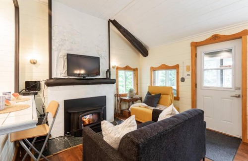 St-Adolphe-d'Howard Ski Chalet | Chalet du Village - Rustic charm, lake - beach access