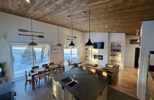 Gore House | CHALET DU COLONEL BARRON – Grand chalet neuf au bord de l’eau