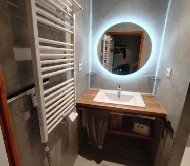 Besse-et-Saint-Anastaise Apartment | Chalet Emma appartement tout équipé et refait a neuf dans une résidence 3 étoiles