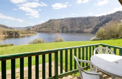 Saint-Jacques-d'Ambur Ski Chalet | Chalet En Pleine Nature! Vue Lac + Kitchenette
