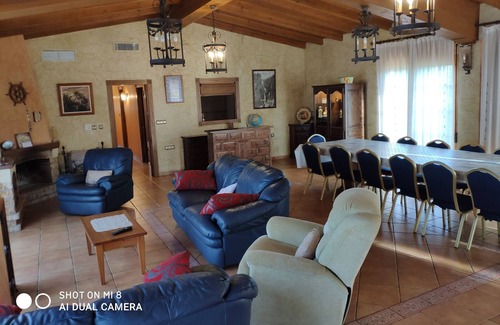 Elche Ski Chalet | CHALET ELCHE, PEÑA ÁGUILAS, 7 BEDROOMS, WIFI, FENCED SWIMMING POOL AND, BARBEQUE