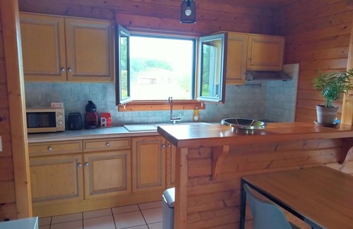 Douville Ski Chalet | Chalet en bois avec piscine privée. Animaux acceptés