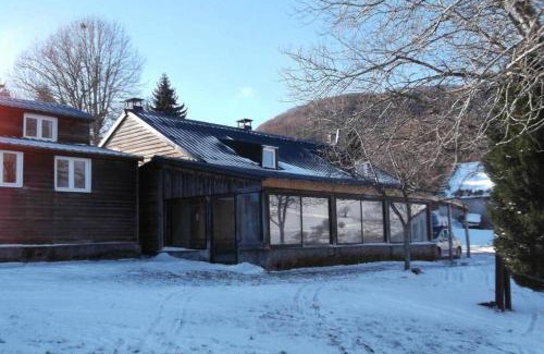 Besse-et-Saint-Anastaise House | Chalet en pleine nature pour 12 personnes