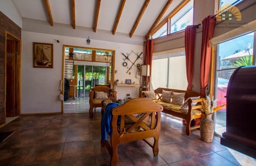Melocoton House | Chalet en La Montaña con Piscina