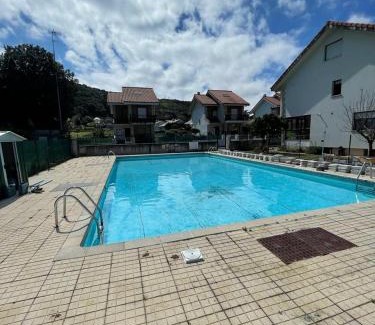 Argonos House | Chalet en urbanización con piscina
