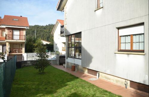Argonos House | Chalet en urbanización con piscina