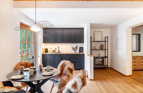 Sankt Anton am Arlberg Apartment | Chalet 'Flocke Appart Schneehase' with Mountain View, Private Terrace and Wi-Fi
