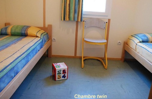Blavignac Ski Chalet | Chalet "Fougère Pour 6 Prix Weekend" with Mountain View, Shared Pool & Wi-Fi