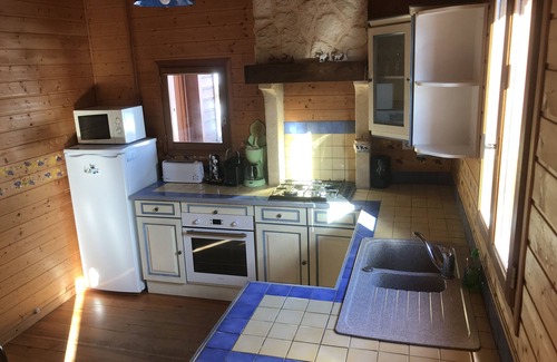 Besse-et-Saint-Anastaise Ski Chalet | CHALET SUR FLANC DE COLLINE A BESSE PROMO in May