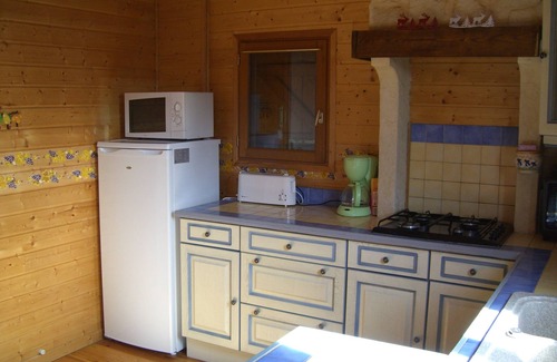 Besse-et-Saint-Anastaise Ski Chalet | CHALET SUR FLANC DE COLLINE A BESSE PROMO in May