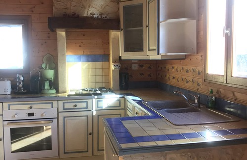 Besse-et-Saint-Anastaise Ski Chalet | CHALET SUR FLANC DE COLLINE A BESSE PROMO in May