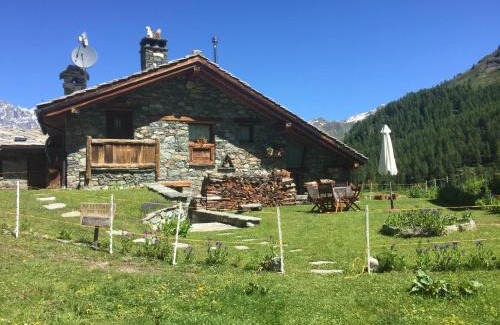 Valtournenche Ski Chalet | CHALET GORRET CHENEIL