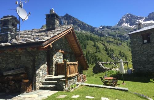 Valtournenche Ski Chalet | CHALET GORRET CHENEIL