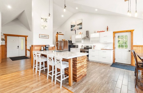 Val-des-Lacs House | Chalet Harmony - large exclusive waterfront cottage with SPA and pool table